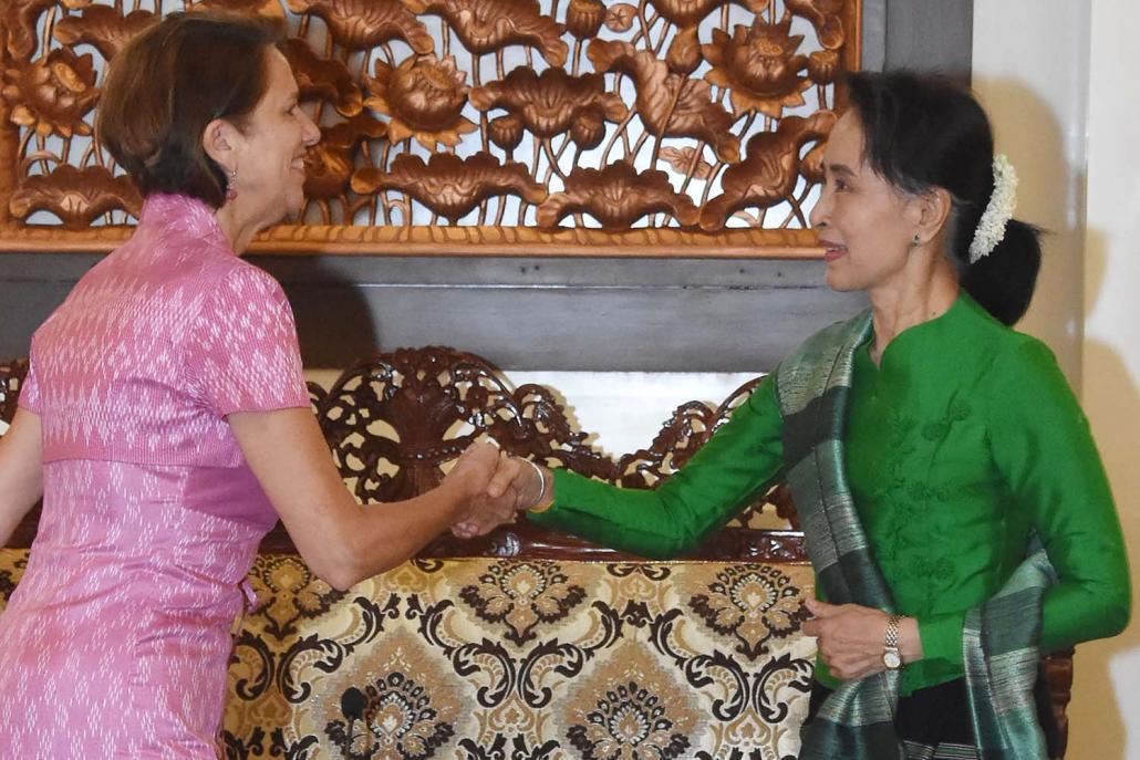 ၂၀၁၈ ဇွန် ၁၃ ရက်က နေပြည်တော် နိုင်ငံခြားရေးဝန်ကြီးဌာန၌ မစ္စဘူဂင်နာကို ဒေါ်အောင်ဆန်းစုကြည် လက်ခံတွေ့ဆုံစဉ်။ ဓာတ်ပုံ - အေအက်ဖ်ပီ