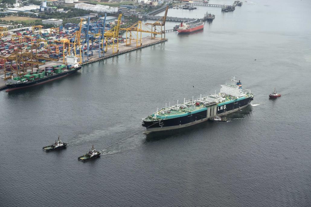 An LNG tanker is towed along the Straits of Johor between Malaysia and Singapore. (AFP)