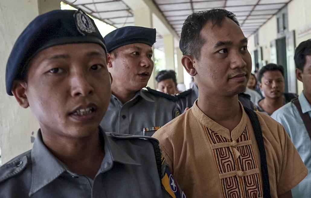 ကိုဆွေဝင်းကို မဟာအောင်မြေတရားရုံး၌ ဇူလိုင် ၃၁ ရက်နေ့က တွေ့ရစဉ်။ ဓာတ်ပုံ-အေအက်ဖ်ပီ