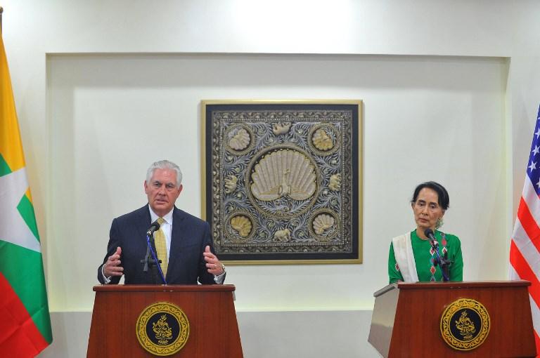 US Secretary of State Rex Tillerson talks to the media with State Counsellor Daw Aung San Suu Kyi during a press conference in Nay Pyi Taw on November 15, 2017. (AFP)