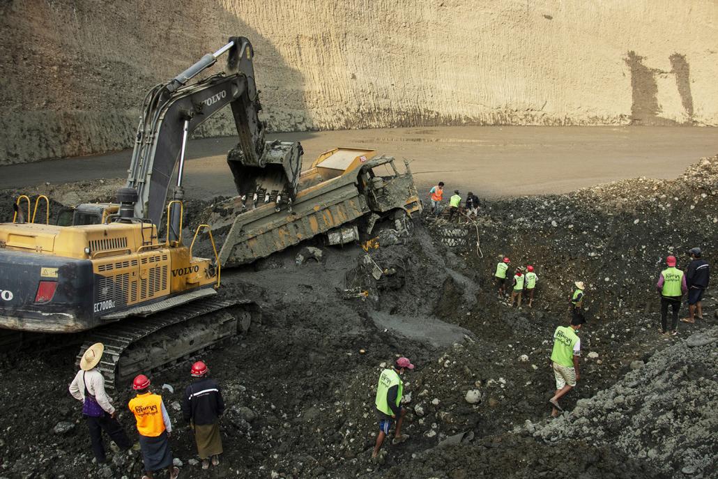 Rescue volunteers search for survivors on April 24, two days after the collapse of a tailings dam in Hpakant buried alive 54 miners. (AFP)