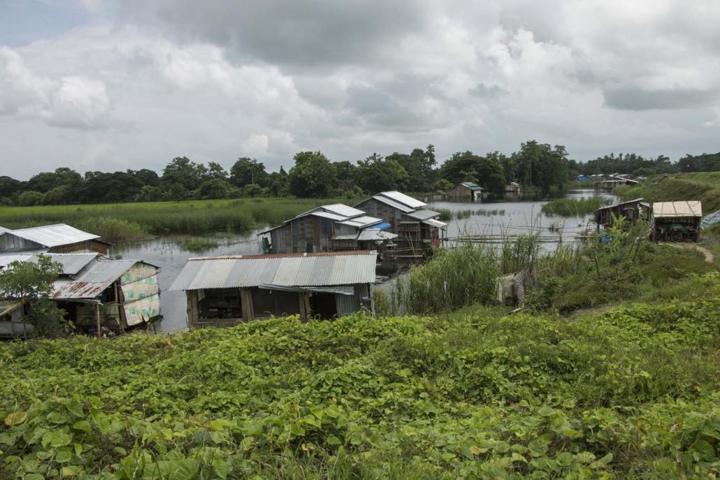 Although it is illegal to build homes on a dyke the authorities have so far tolerated the Ngapyaw Taw residents, who say they have nowhere else to go. (Nyein Su Wai Kyaw Soe | Frontier)