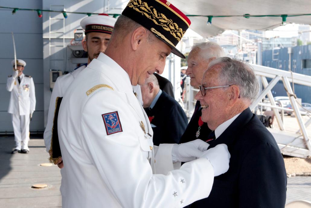 Commander of the French Armed Forces in New Caledonia, Major-General Philippe Leonard, presents the French Legion of Honour to Ken Joyce onboard the French frigate Fns Vendémiaire at Garden Island, sydney. (Royal Australian Navy / Supplied)