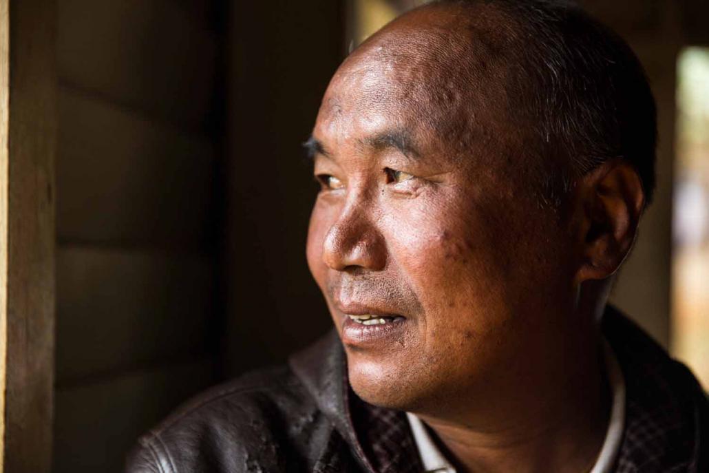 မင်းတပ်မြို့နယ် ပန်ပါရွာမှ ကျေးလက်ကျန်းမာရေး ကော်မတီ ဥက္ကဋ္ဌ ဦးလင်းလောဟာ။ ဓာတ်ပုံ - John Rae / UNOPS