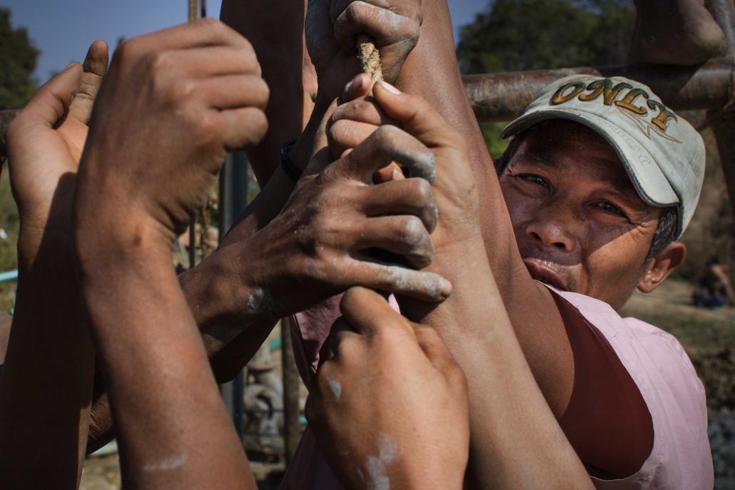 Oil workers in Magway. (Jeroen de Bakker | Frontier)