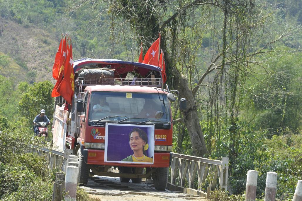A campaign truck for the National League for Democracy crosses a bridge in Ann Township. (Teza Hlaing | Frontier)