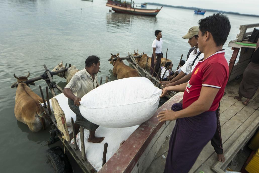 Because there is no jetty close to Kyaukphyu market, boat owners prefer to unload their cargo onto ox carts. But cart owners say business has declined since Muslims were forced from the area by communal conflict in 2012. (Teza Hlaing | Frontier)