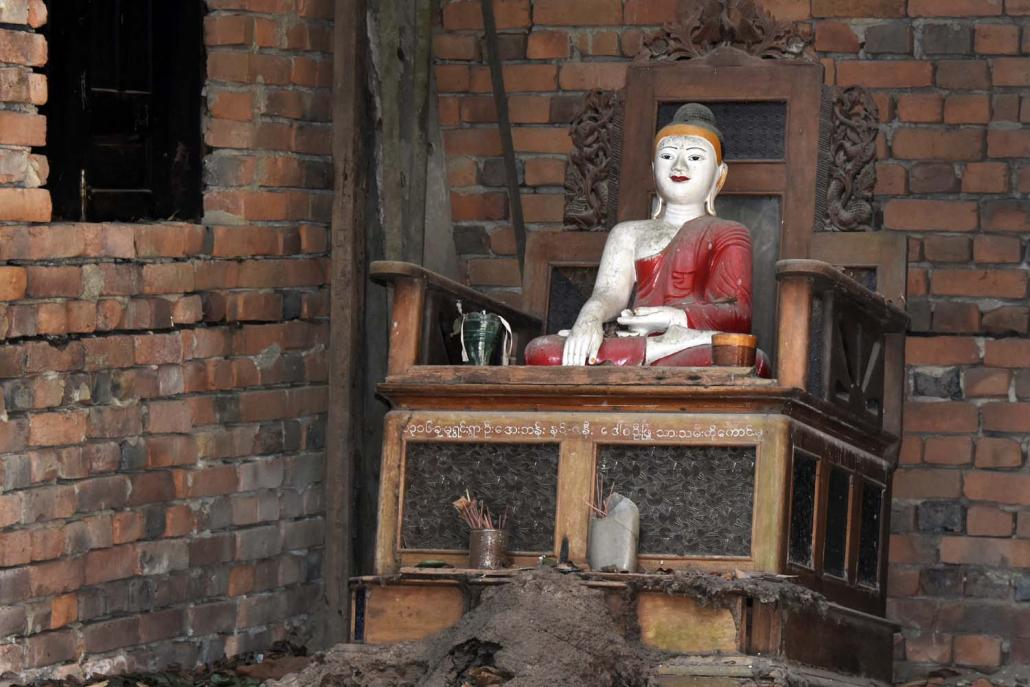 A Buddha image inside a Dhammayone within the Kyaung Haung compound. (Su Myat Mon | Frontier)