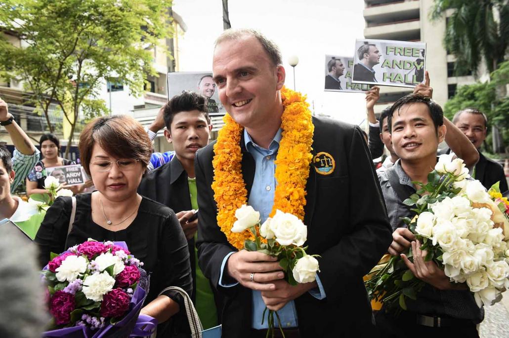 Andy Hall arrives at the Bangkok South Criminal Courton September 20, ahead of the expected verdict on a criminal case brought against Hall by the Natural Fruit Company for criminal defamation. (AFP)