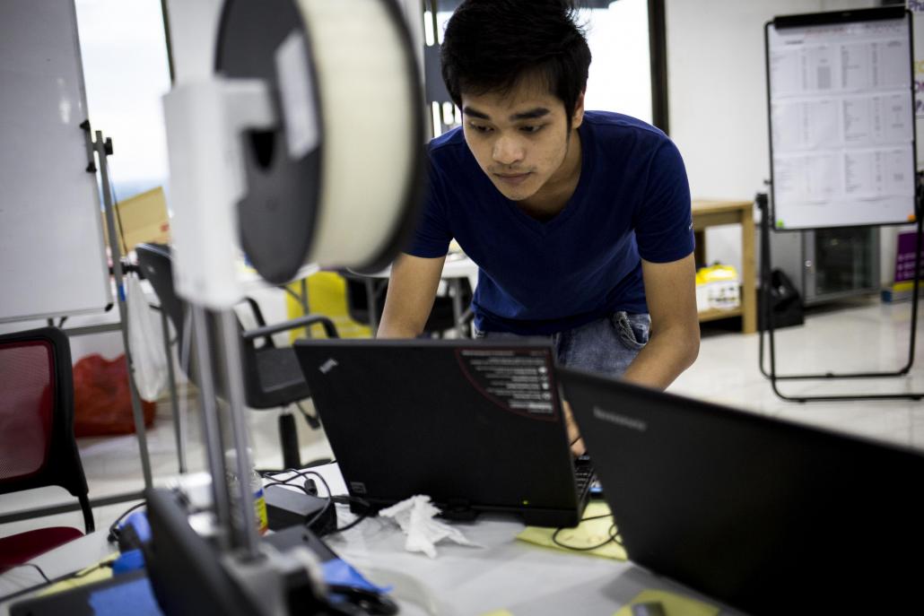 Students practice creating objects using a 3D printer at Phandeeyar, an ICT hub located in downtown Yangon. (Ann Wang / Frontier)