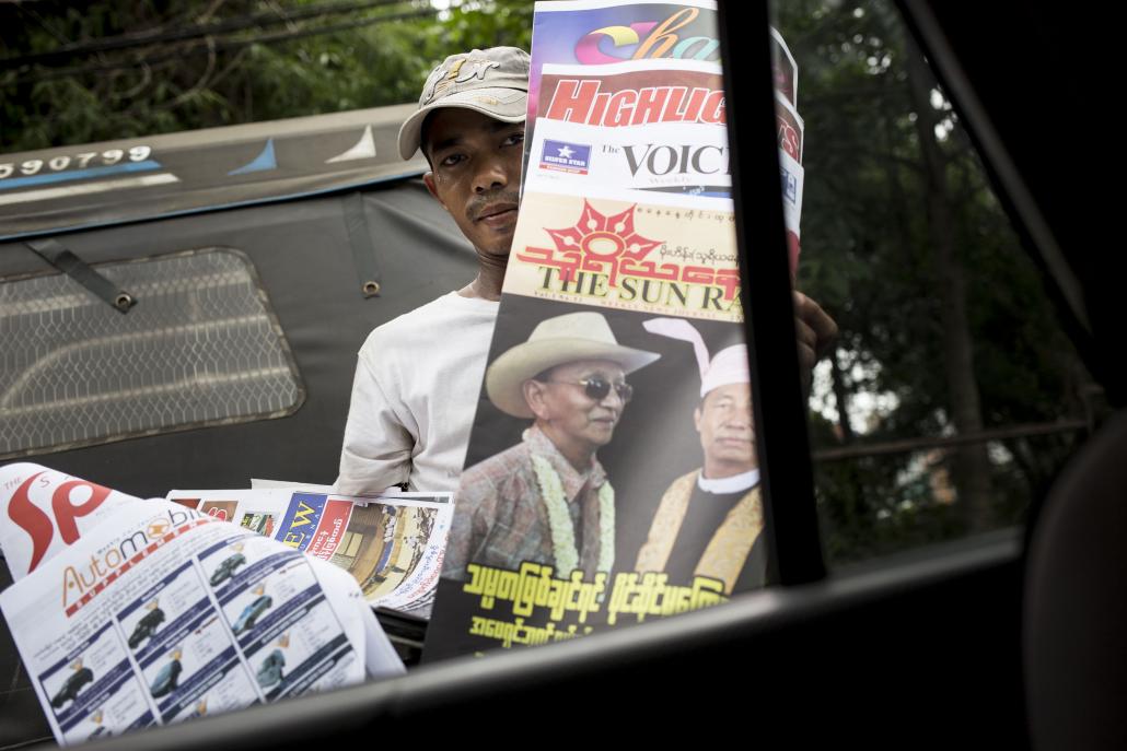 A newspaper vendor in Yangon's gridlocked traffic. (Ann Wang / Frontier)