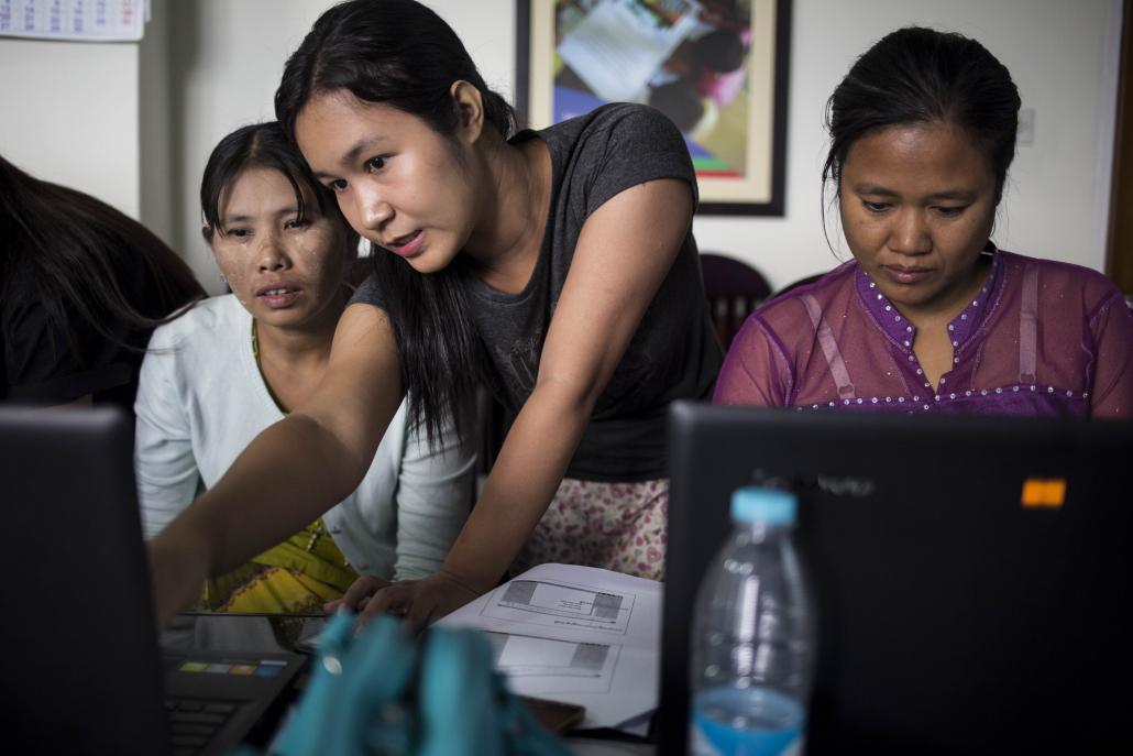 မေတို့ကမ္ဘာ အဖွဲ့ဝင်များ လေ့ကျင့်ရေး သင်တန်းတက်နေစဉ်။ ဓာတ်ပုံ - မေကိုနိုင်