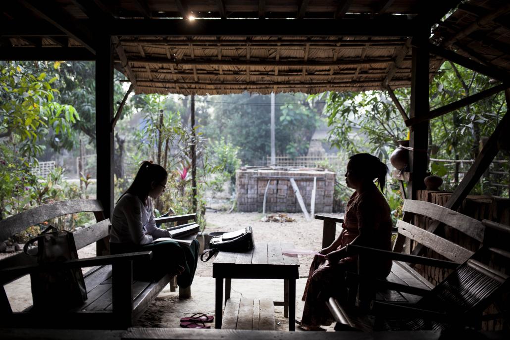 Ma Chaw Su Wai at home with her mother. (Ann Wang / Frontier)