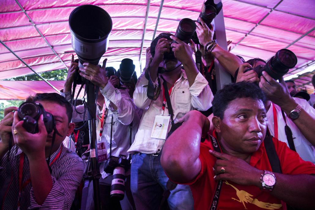 Reporters at the Yangon home of Daw Aung San Suu Kyi. (Ann Wang / Frontier)