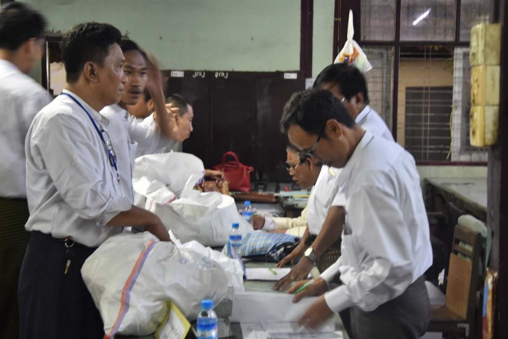 Electoral staff deliver counted ballots at the Tarmwe Township tabulation centre on the evening of November 3. (Kyaw Lin Htoon | Frontier)