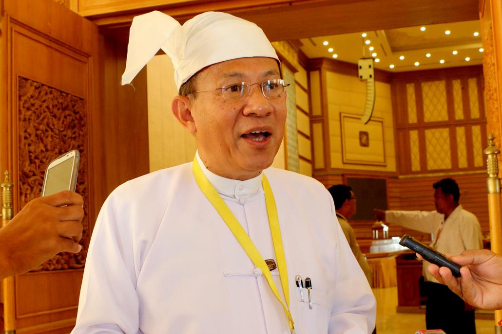 ကိုယ်စားအမျိုးသားစီမံကိန်းနှင့် စီးပွားဖွံ့ဖြိုးရေးဝန်ကြီးဌာန ပြည်ထောင်စုဝန်ကြီးဒေါက်တာကံဇော် ရှင်းပြစဉ်။ ဓာတ်ပုံ - စိုးသန်းလင်း