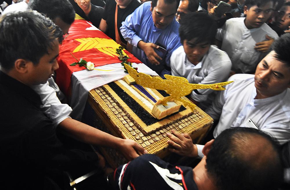 Coffin bearing veteran democracy activist Ma Mee Mee at her funeral (Steve Tickner | Frontier)