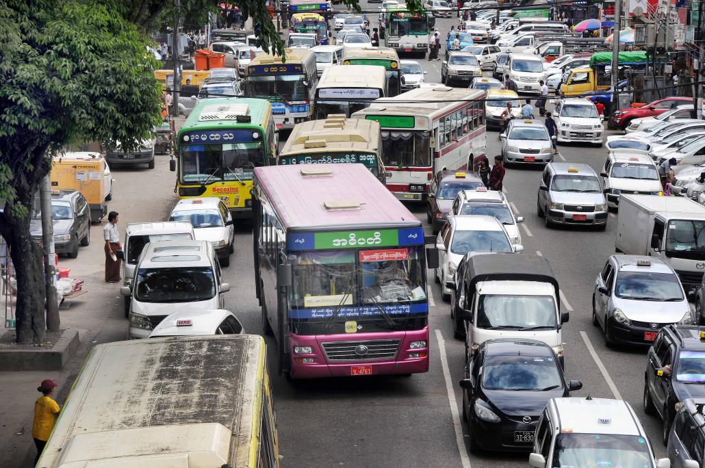 With city authorities unable to cope with Yangon's increasing traffic woes, many residents are taking to the streets to volunteer their own time and energy. (Steve Tickner / Frontier)