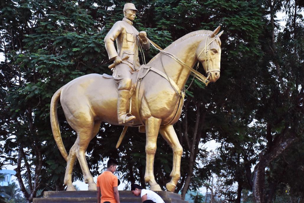 U Lwin Maung's statue of Bogyoke Aung San in North Okkalapa’s Kanthaya Park. (Steve Tickner)