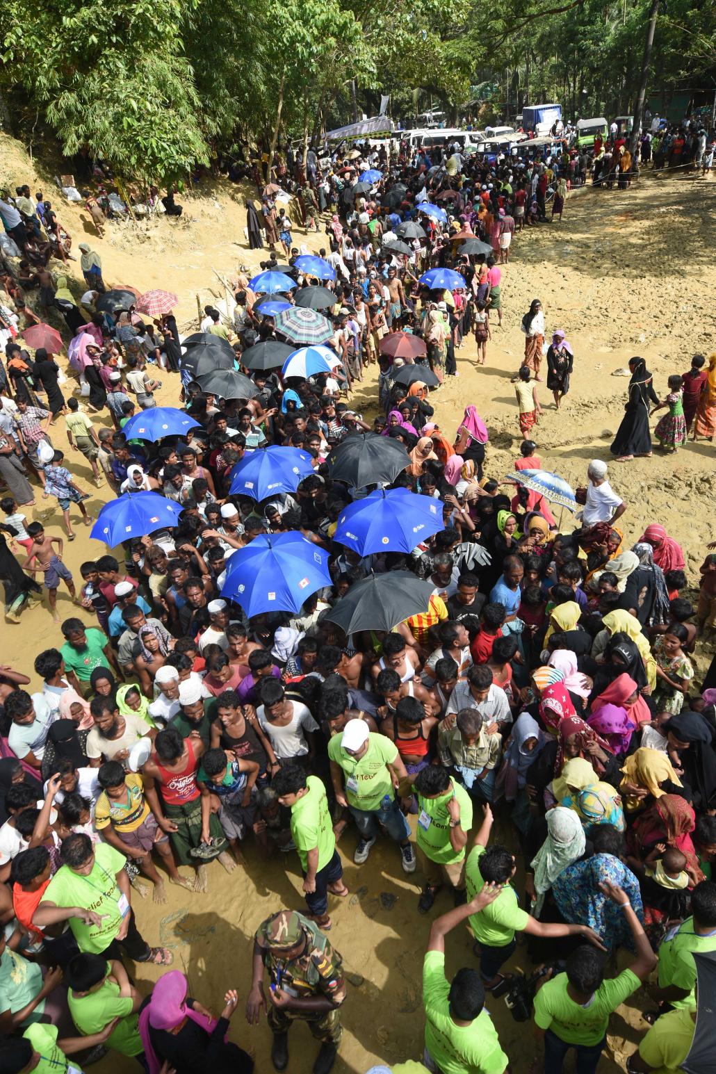 Refugees at the Kutupalong Refugee Camp. (Steve Tickner | Frontier)