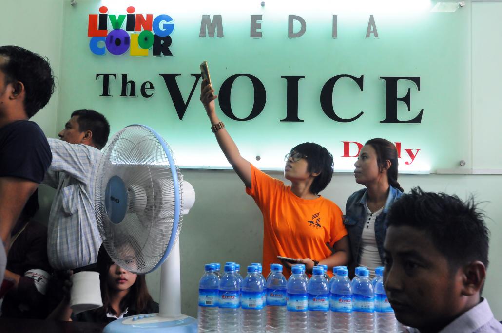 Journalists attend an event shortly after U Kyaw Min Swe, the editor of The Voice, was arrested under section 66(d) of the Telecommunications Law. (Steve Tickner | Frontier)