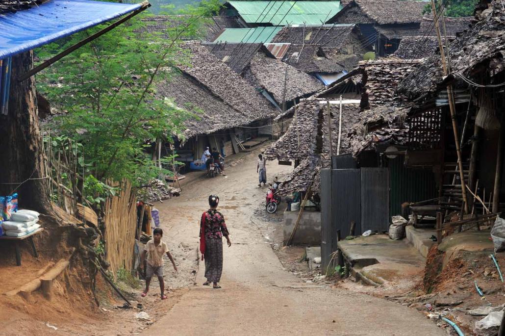 Myanmar refugees at Mae La refugee camp close to the Myanmar-Thailand border. (Steve Tickner / Frontier)