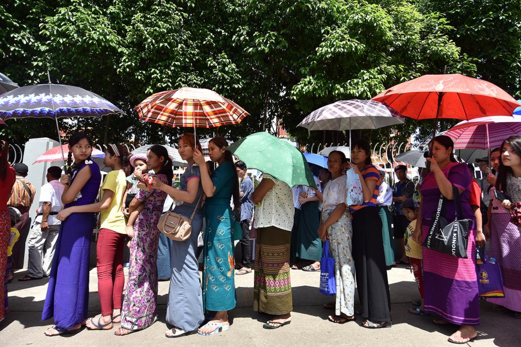 A queue formed early on Friday outside the Yangon Secretariat where General Aung San was killed with eight others in 1947. (Steve Tickner | Frontier)