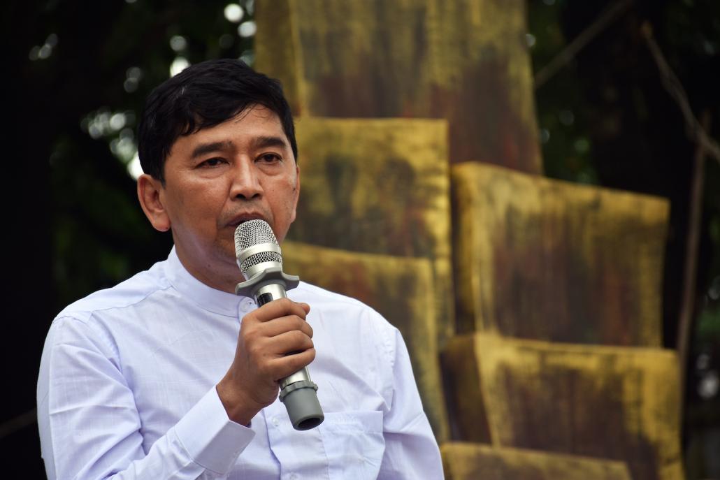 U Min Ko Naing speaks to a crowd gathered at North Okkalapa for the unveiling of a commemorative monument. (Steve Tickner | Frontier)