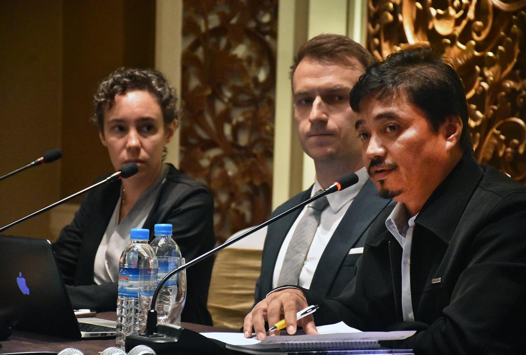 Kachin Development Group director La Rip speaks at the launch of Fortify Rights' report "They Block Everything" in Yangon on August 30. (Steve Tickner | Frontier)