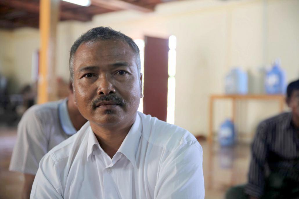 ရိုးမ ရှေ့ပြေးအစီအစဉ်၏ စုပေါင်းတိုက်ခန်းအသုံးချကော်မတီ ဥက္ကဋ္ဌ ဦးအောင်ကျော်ဦးကို တွေ့ရစဉ်။ ဓာတ်ပုံ - ကောနား မက်ဒေါ်နယ်