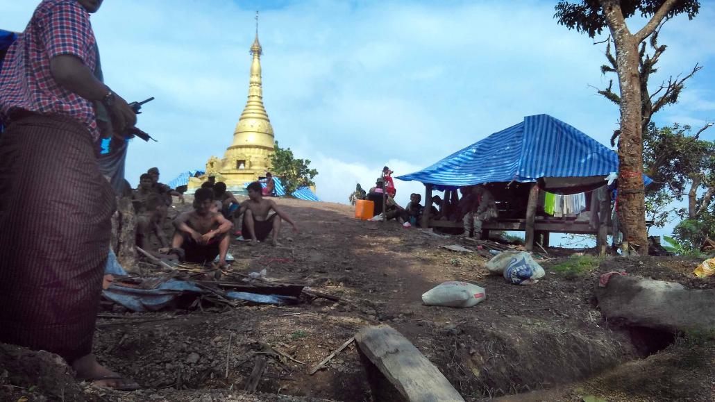 Villagers displaced by the recent conflict near Myaing Gyi Nyu Monastery. (Thi Kha / Frontier)