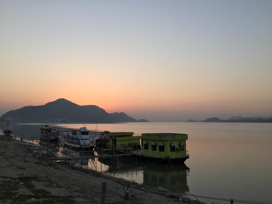ဗြဟ္မပုတ္ထမြစ်၏ နေဝင်ချိန်မြင်ကွင်း။ ဓာတ်ပုံ-ဆန်းဦး