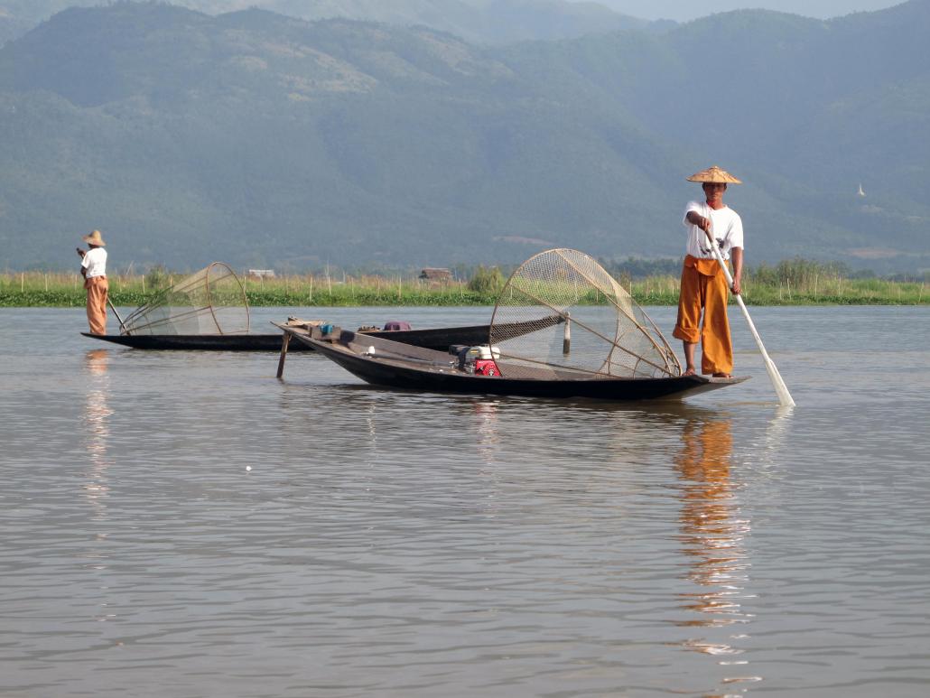 One-legged rowers near the shoreline at Inle Lake. (Oliver Slow / Frontier)