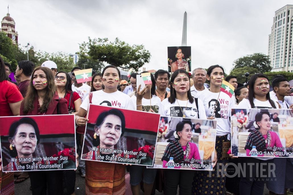 A large audience of supporters of the government in Yangon watched a televised relay of Aung San Suu Kyi's speech at Maha Bandoola Garden on Tuesday morning. (Theint Mon Soe aka J | Frontier)