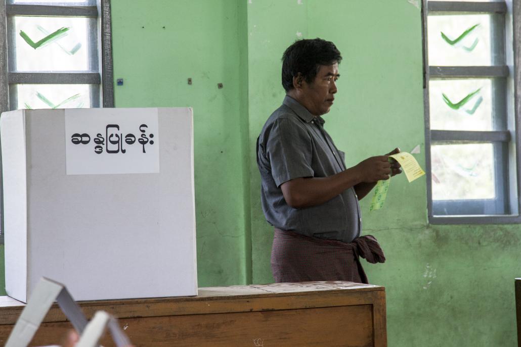A voter at a polling station in Yangon’s Hlaing Tharyar Township. (Theint Mon Soe — J | Frontier)