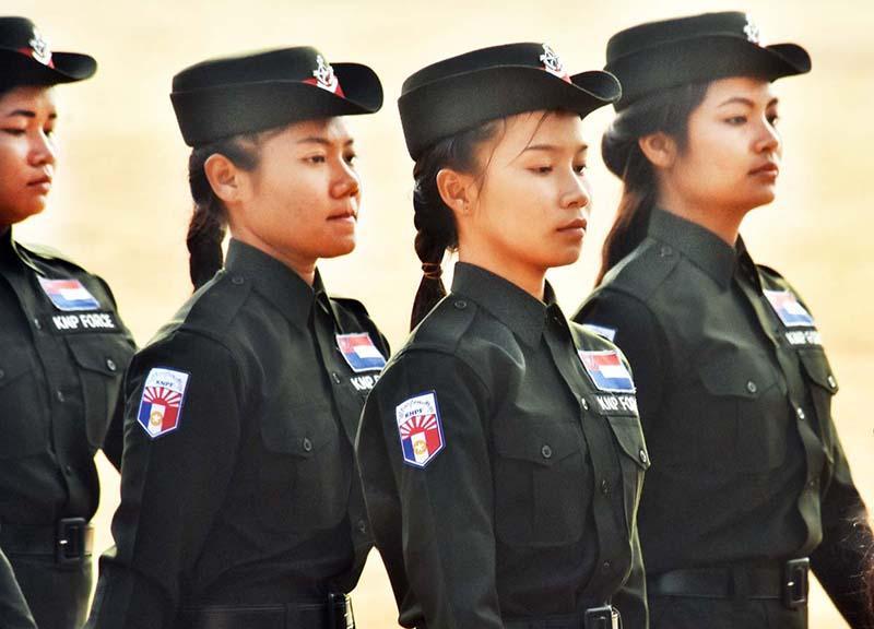 ကလိုယော်လေးရွာမှ ကရင်တော်လှန်ရေးနေ့ အခမ်းအနား၌ ကရင်အမျိုးသားရဲတပ်ဖွဲ့မှ ရဲမေများကို တွေ့ရစဉ်။ ဓာတ်ပုံ - စတိဗ်တစ်ခ်နာ