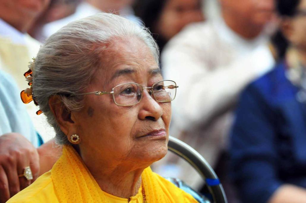 သီပေါမင်း၏မြေးတော်နှင့် သမီးတော် အရှင်ထိပ်စုမြတ်ဖုရားကလေး၏ သမီးတော် အရှင်ထိပ်စုဖုရားကြီး။ ဓာတ်ပုံ - စတိဗ် တစ်ခ်နာ