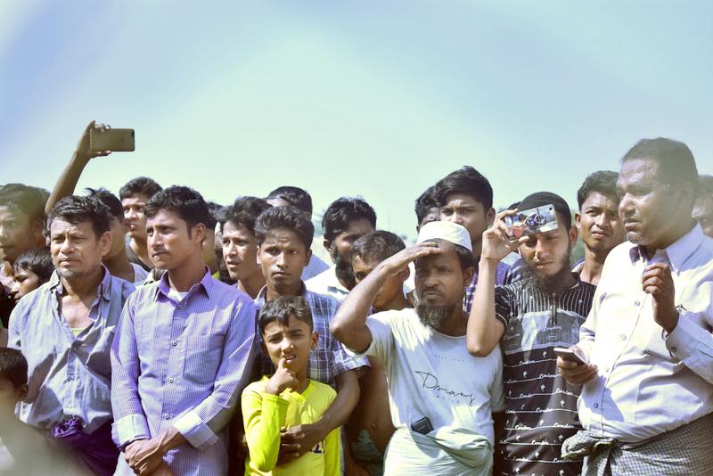 Rohingya stranded in the de facto No Man's Land between Myanmar and Bangladesh. (Su Myat Mon | Frontier)