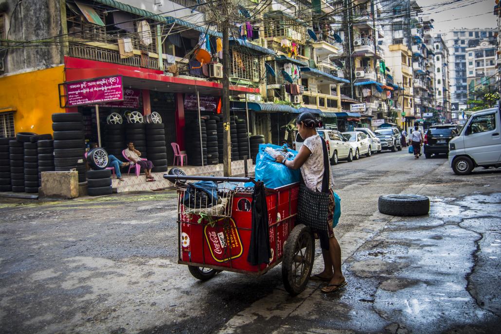 Freelance garbage collectors in Yangon. (Maro Verli / Frontier)