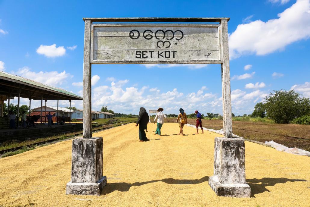 လှိုင်သာယာ-ပုသိမ် ရထားလမ်းပိုင်းတွင် တစ်ကြိမ်တစ်ခါမှ ရထားပြေးဆွဲခဲ့ခြင်းမရှိပေ။ ဓာတ်ပုံ-ဗစ်တိုးရီးယား မီလ်ကို