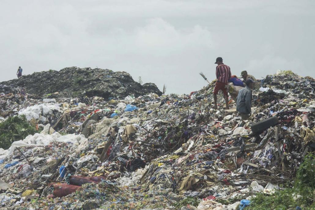 The Htein Bin rubbish dump in Hlaing Tharyar Township is the city's largest. (Nyein Su Wai Kyaw Soe | Frontier)