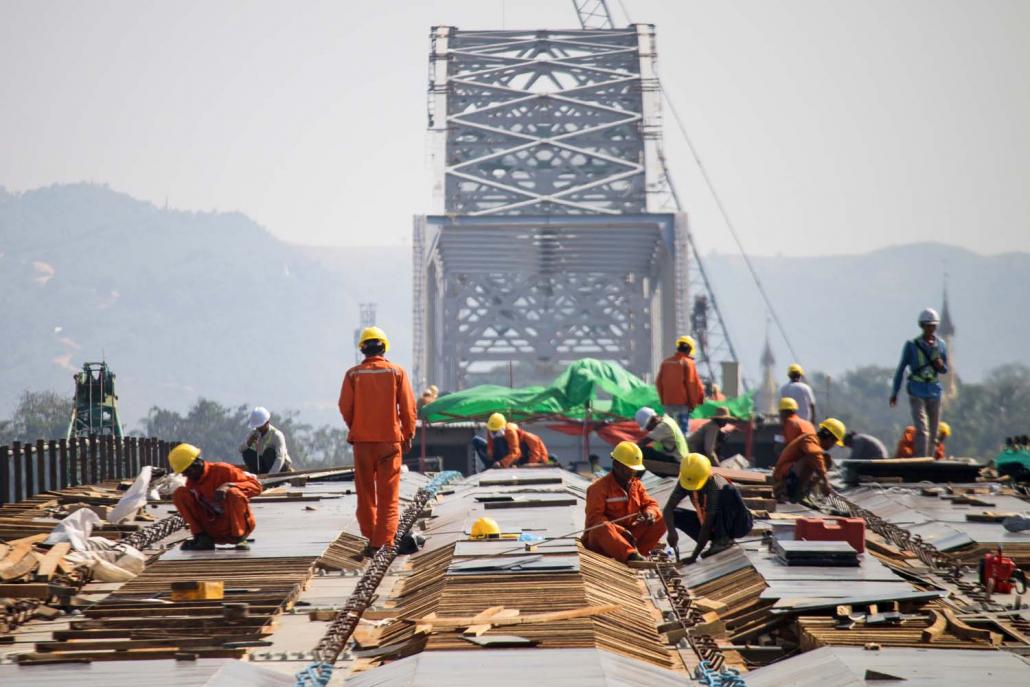 Work on the bridge linking Mawlamyine and Chaungzon townships in Mon State nears completion in December 2016. (Nyein Su Wai Kyaw Soe | Frontier)