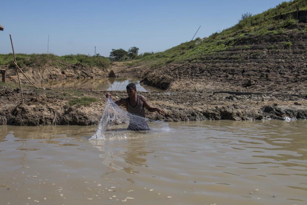 A fisherman in an Ayeyarwady Delta tributary. (Nyein Su Wai Kyaw Soe | Frontier)