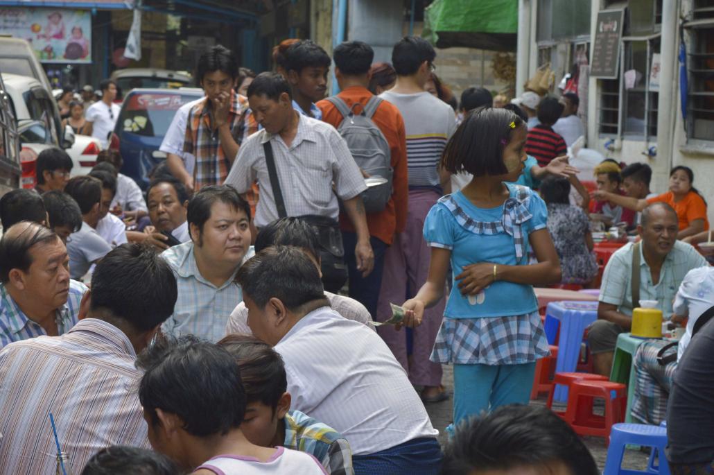 A young girl works at an outdoor teashop in Yangon. (Nyein Su Wai Kyaw Soe | Frontier)