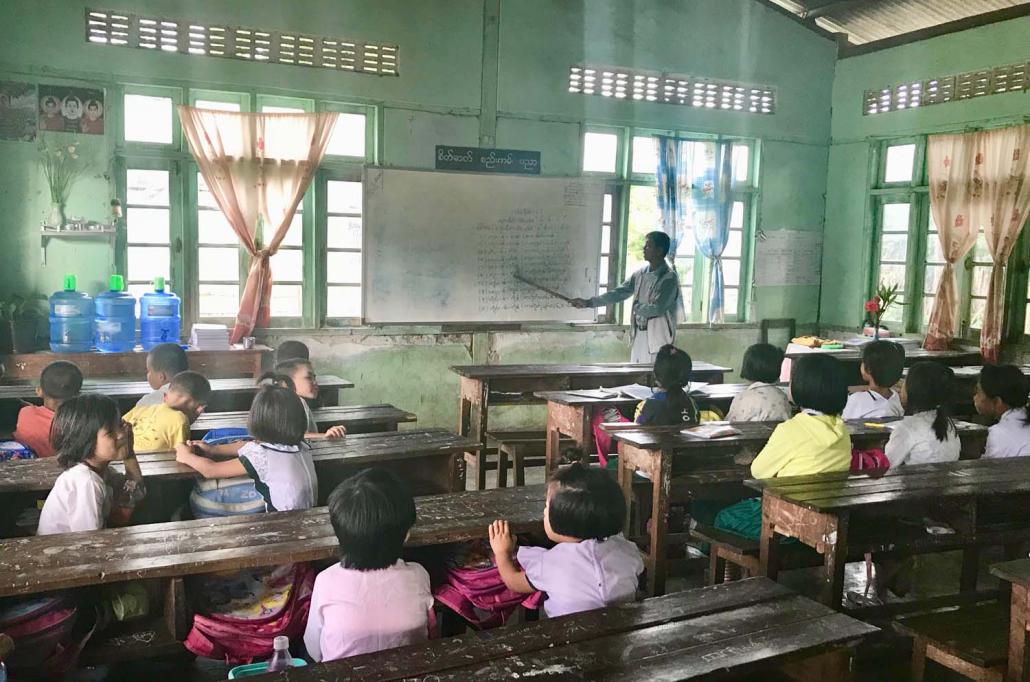 Shan language being taught at a government school in eastern Shan State. (Nicolas Salem-Gervais | Frontier)