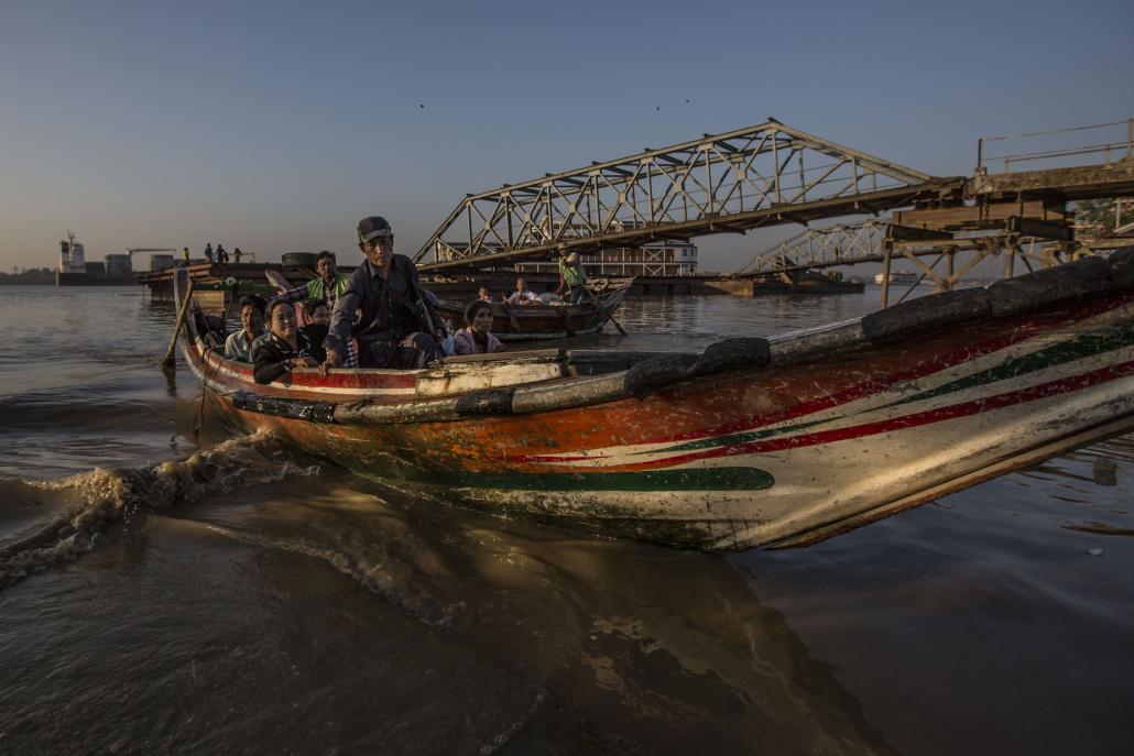A thanban lands at Botahtaung jetty. Although they are the fastest way across the river, foreigners are not allowed to board these boats. (Andre Malerba / Frontier)