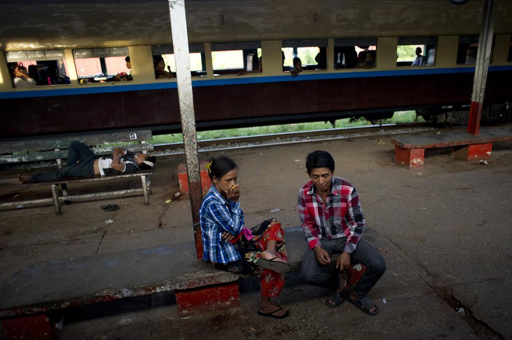 Waiting for the train to come in Yangon. (Lauren DeCicca / Frontier)