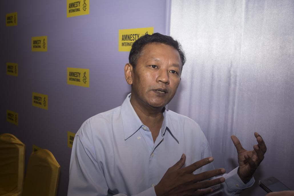 ဦးဘိုကြည်က နိုင်ငံရေးအကျဉ်းသားများ၏ အခြေအနေကို ပြောကြားနေစဉ်။ ဓာတ်ပုံ- တေဇလှိုင်