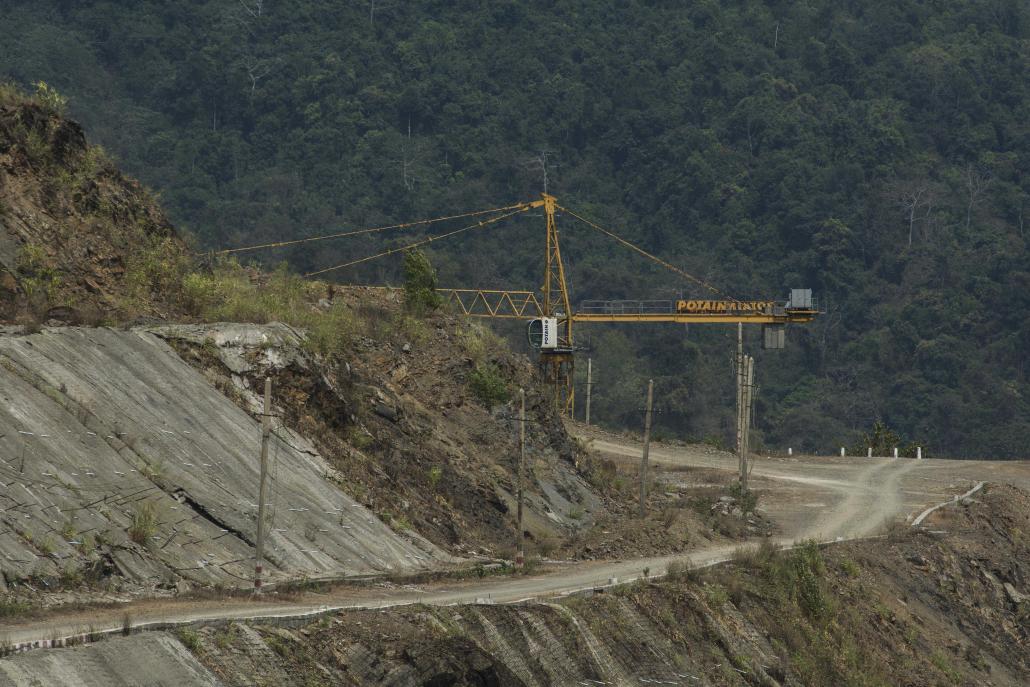 Construction equipment sits idle at the Thahtay project, with engineers blaming a lack of funding from the government. (Teza Hlaing | Frontier)