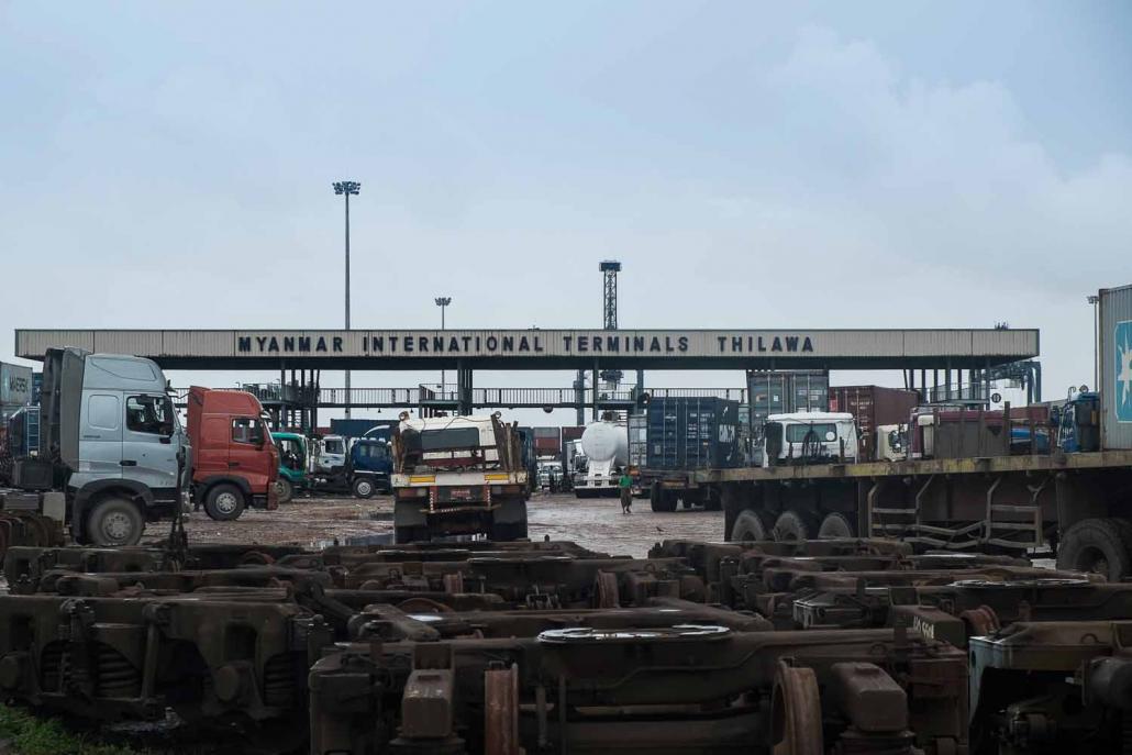 Trucks wait to enter the Myanmar International Terminal Thilawa port near the Thilawa Special Economic Zone. (Teza Hlaing / Frontier)